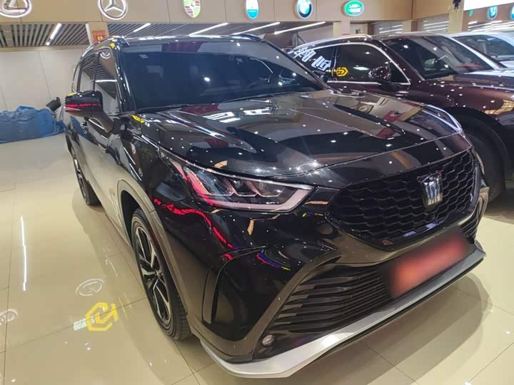 Фото 4 - Toyota Crown Kluger