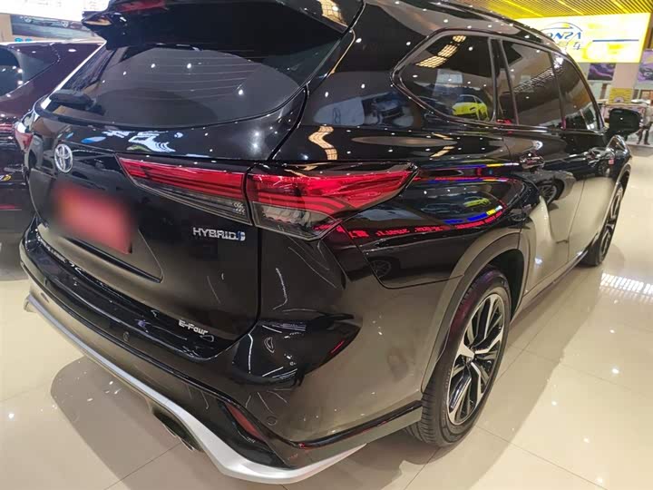 Фото 7 - Toyota Crown Kluger