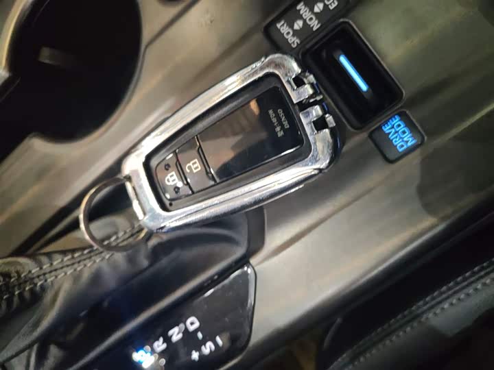 Фото 9 - Toyota Crown Kluger