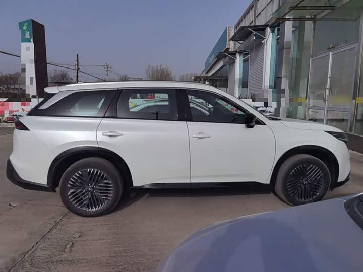 Фото 4 - Nissan Pathfinder