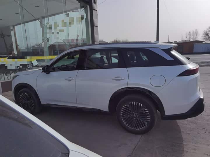 Фото 7 - Nissan Pathfinder