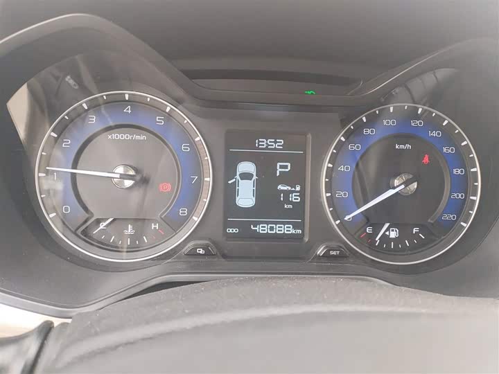 Фото 12 - Geely Vision X3