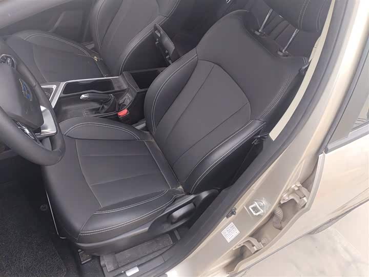 Фото 15 - Geely Vision X3