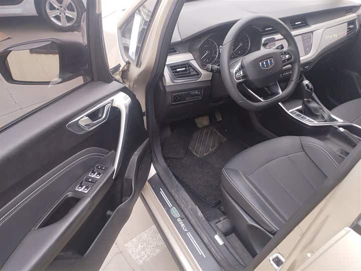 Фото 16 - Geely Vision X3