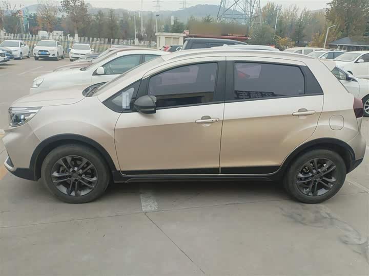 Фото 5 - Geely Vision X3