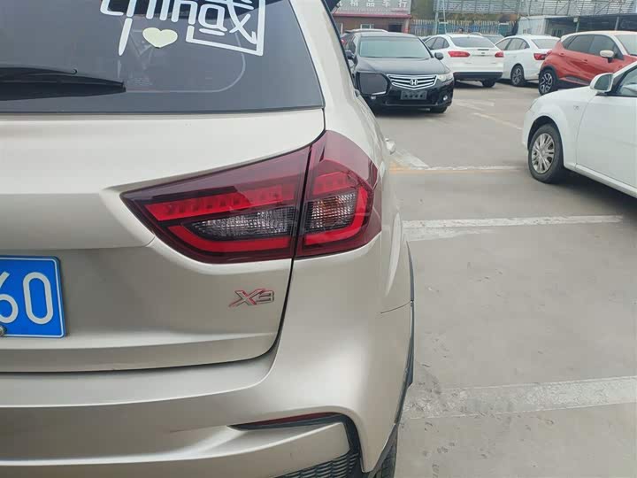 Фото 8 - Geely Vision X3