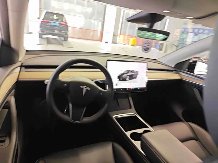 Фото 3 - Tesla Model Y