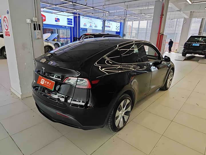 Фото 4 - Tesla Model Y