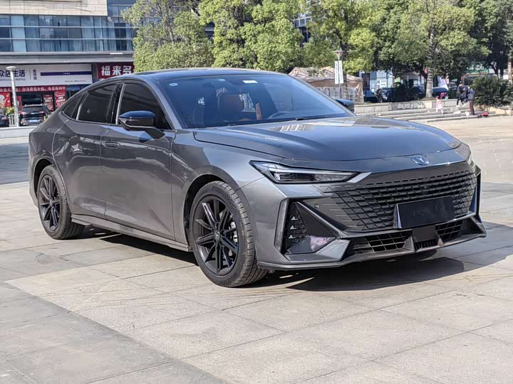 Фото 3 - Changan UNI-V