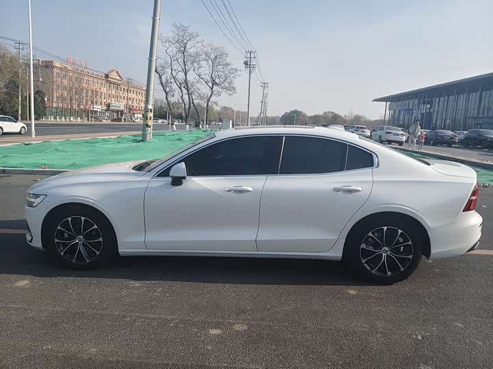 Фото 2 - Volvo S60