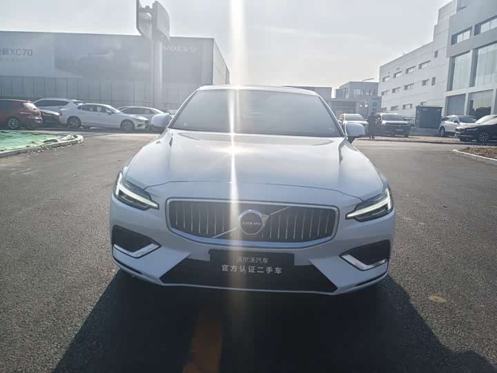 Фото 3 - Volvo S60