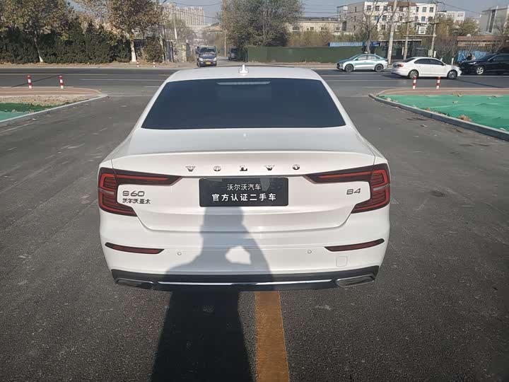 Фото 8 - Volvo S60