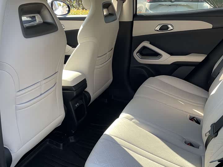 Фото 13 - BYD Yuan Up