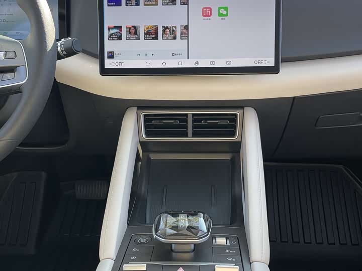 Фото 5 - BYD Yuan Up