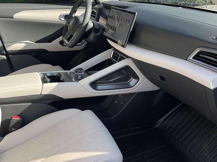 Фото 6 - BYD Yuan Up