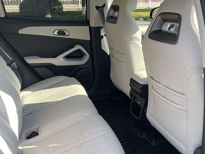 Фото 8 - BYD Yuan Up