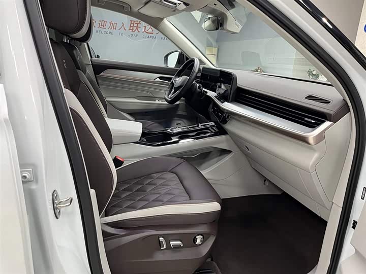 Фото 13 - Volkswagen Tavendor