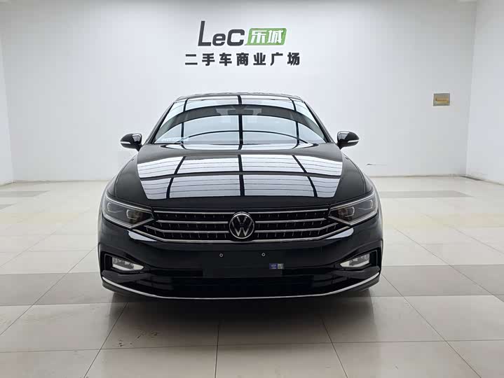 Фото 2 - Volkswagen Magotan