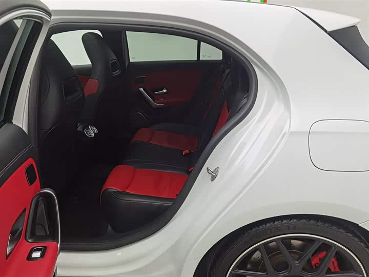 Фото 15 - Mercedes-Benz A-Class AMG