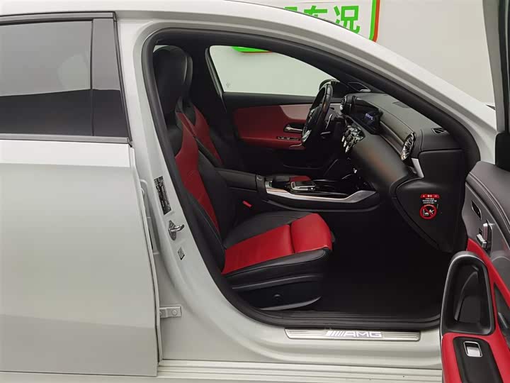 Фото 23 - Mercedes-Benz A-Class AMG