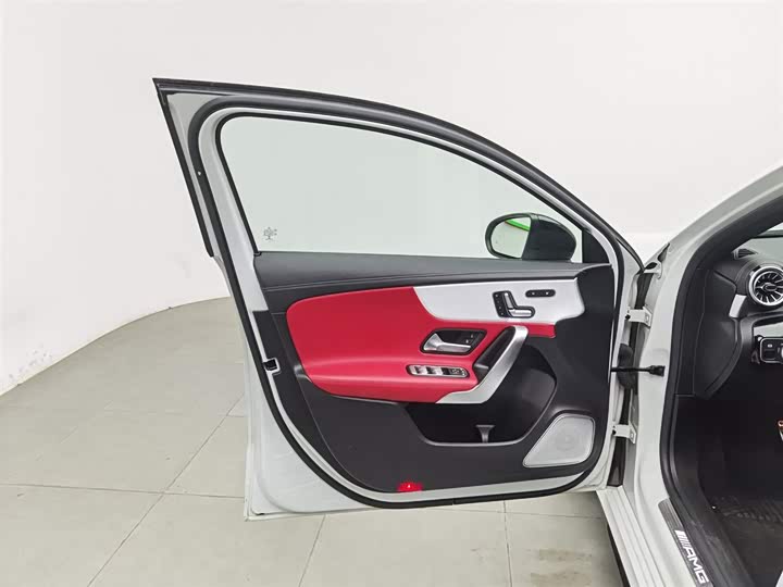 Фото 8 - Mercedes-Benz A-Class AMG