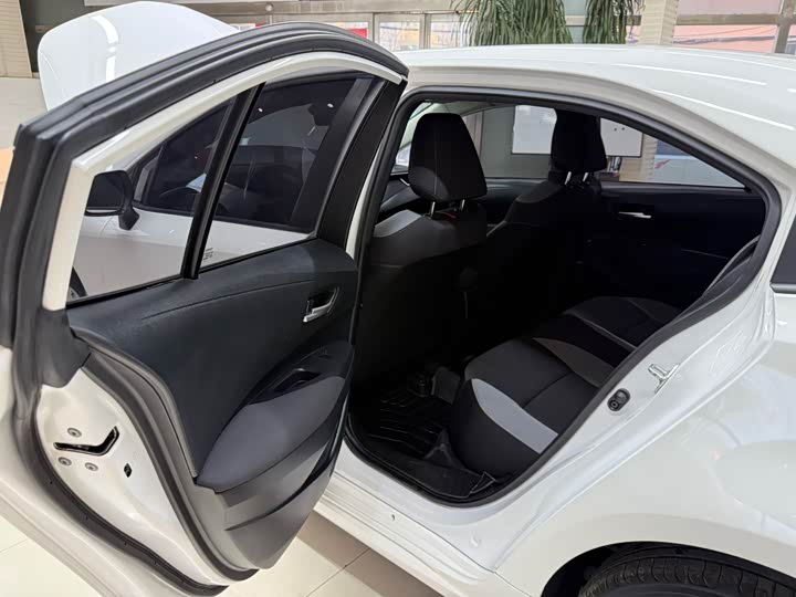 Фото 16 - Toyota Corolla