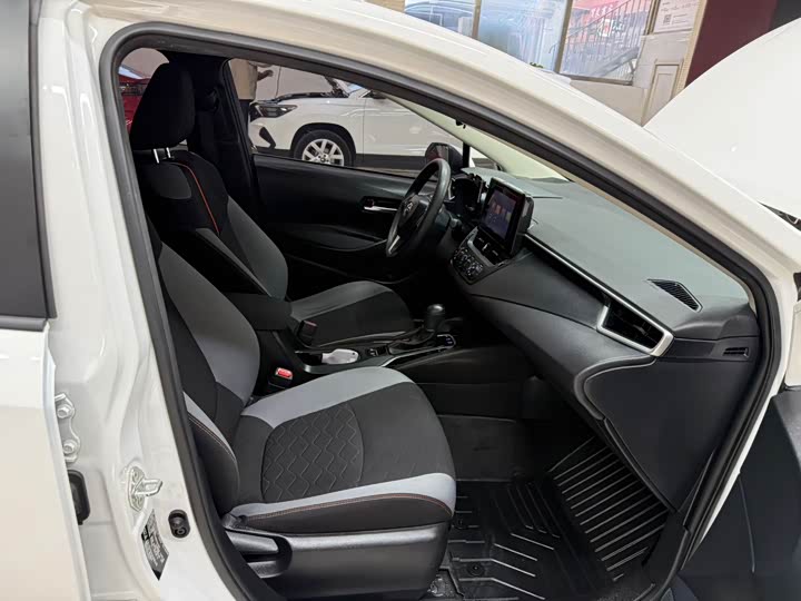 Фото 19 - Toyota Corolla