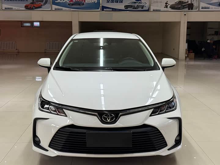 Фото 2 - Toyota Corolla