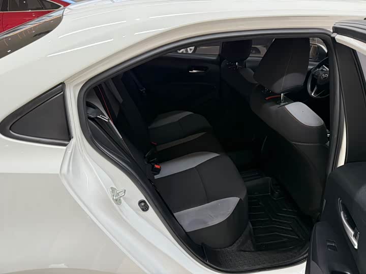 Фото 20 - Toyota Corolla