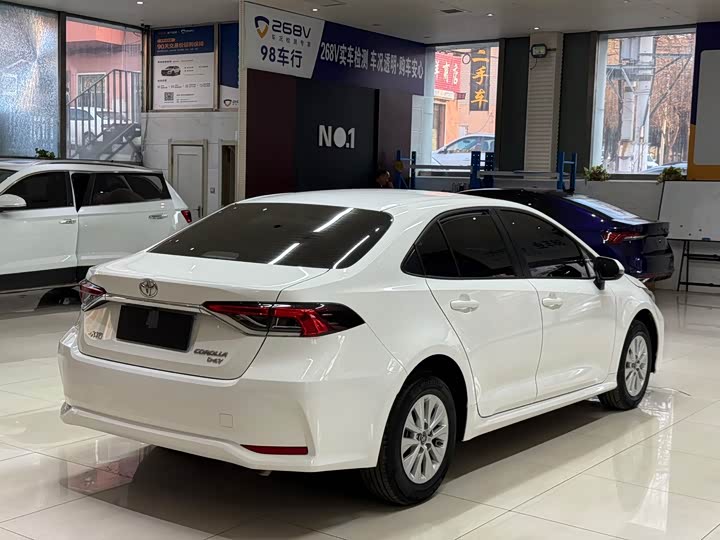 Фото 4 - Toyota Corolla