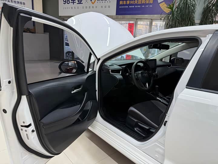 Фото 8 - Toyota Corolla