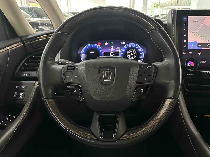 Фото 10 - Toyota Vellfire