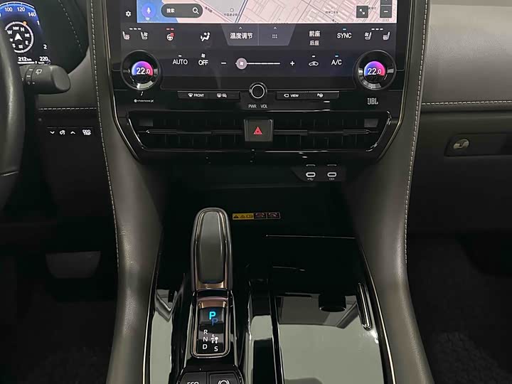 Фото 11 - Toyota Vellfire