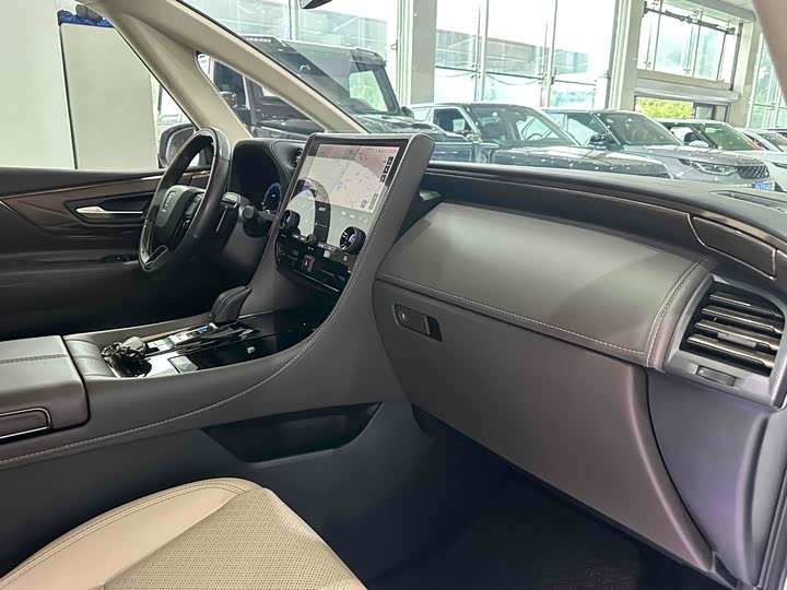 Фото 15 - Toyota Vellfire