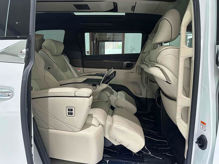 Фото 16 - Toyota Vellfire