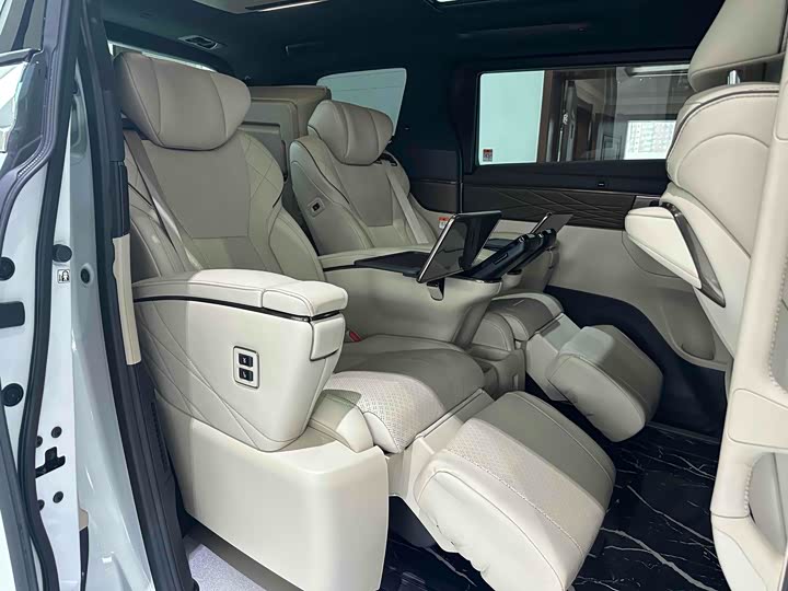 Фото 17 - Toyota Vellfire