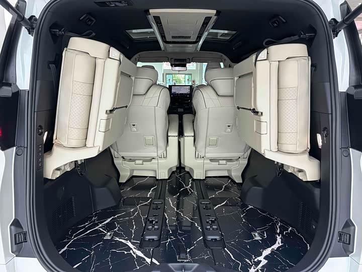 Фото 18 - Toyota Vellfire