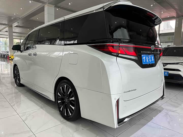 Фото 20 - Toyota Vellfire