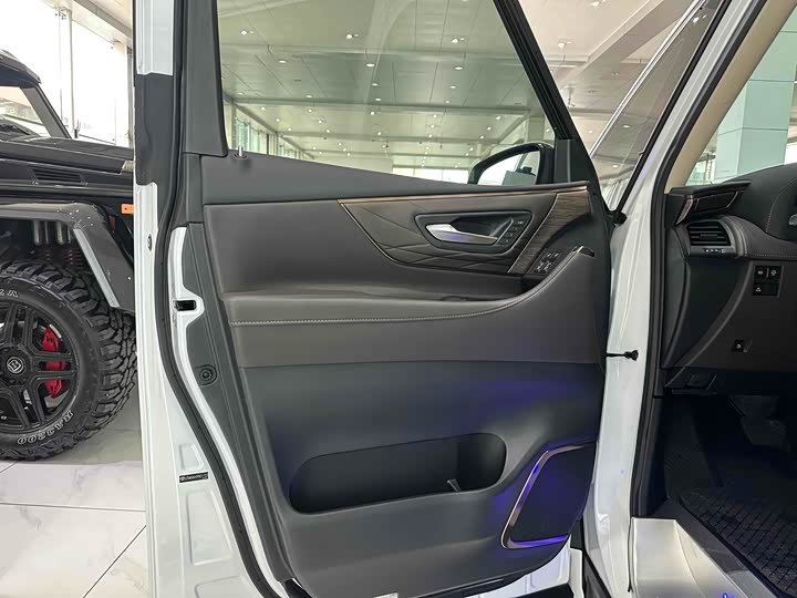Фото 5 - Toyota Vellfire