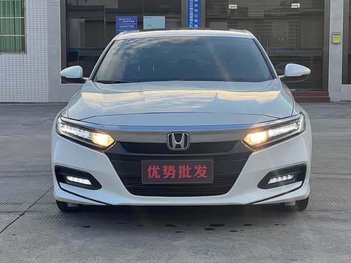 Фото 2 - Honda Accord