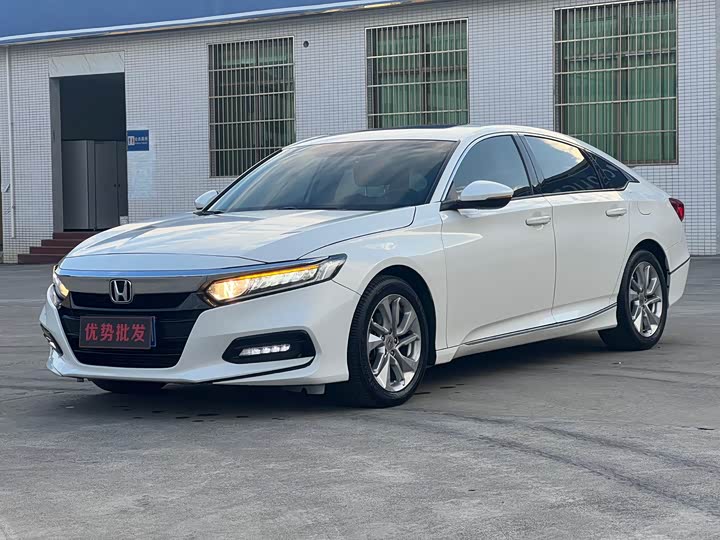 Фото 3 - Honda Accord