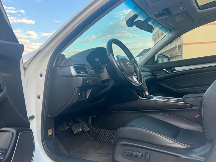 Фото 4 - Honda Accord