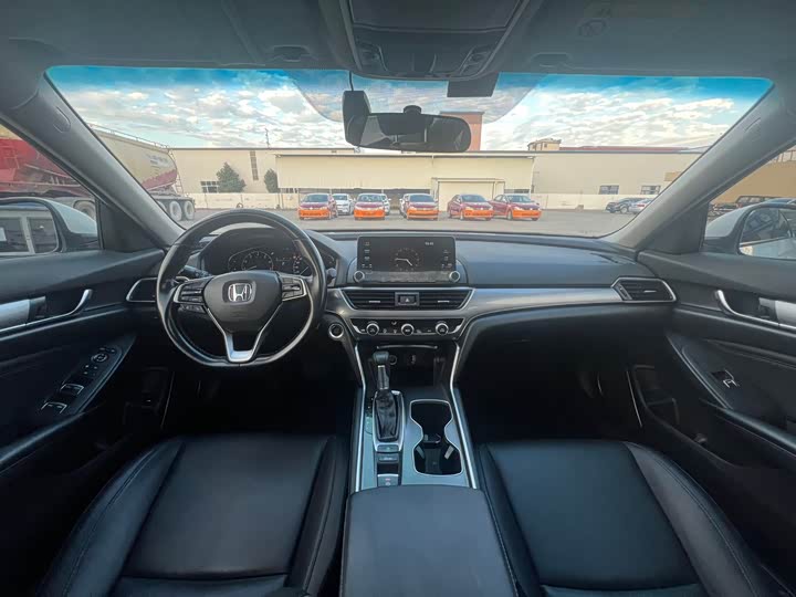 Фото 6 - Honda Accord