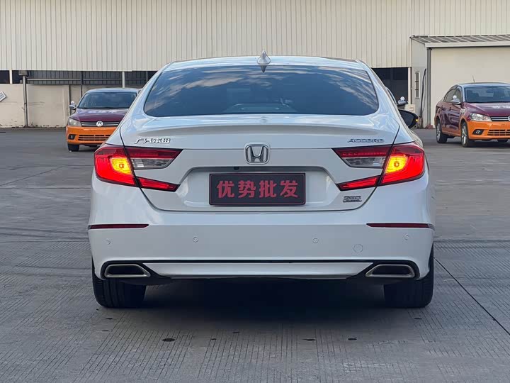 Фото 8 - Honda Accord