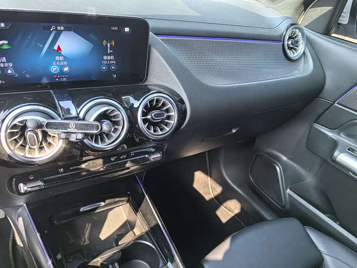 Фото 10 - Mercedes-Benz GLA-Class