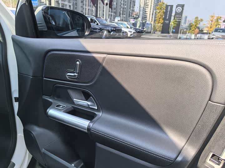 Фото 12 - Mercedes-Benz GLA-Class