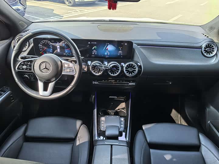 Фото 13 - Mercedes-Benz GLA-Class