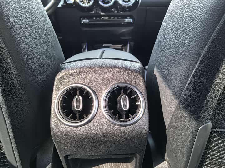 Фото 15 - Mercedes-Benz GLA-Class