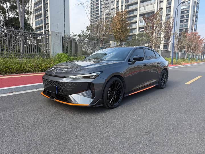 Фото 1 - Changan UNI-V