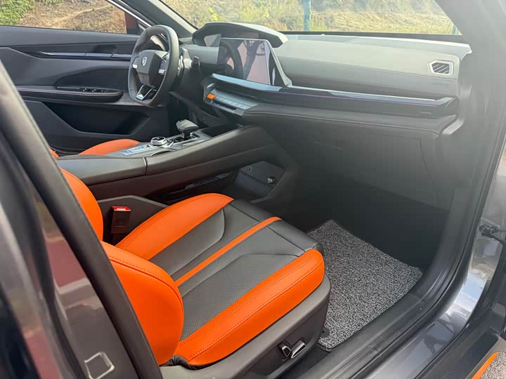 Фото 16 - Changan UNI-V